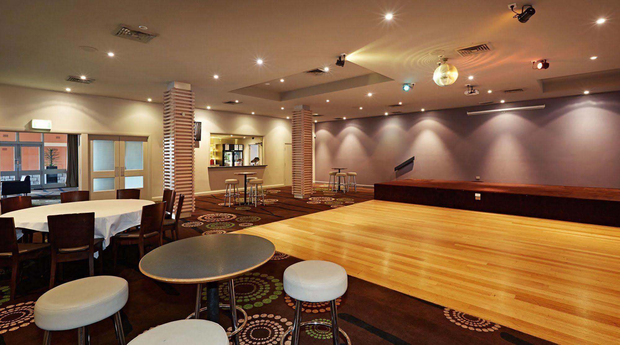 Nightcap At Waltzing Matilda Hotel Springvale Exterior photo